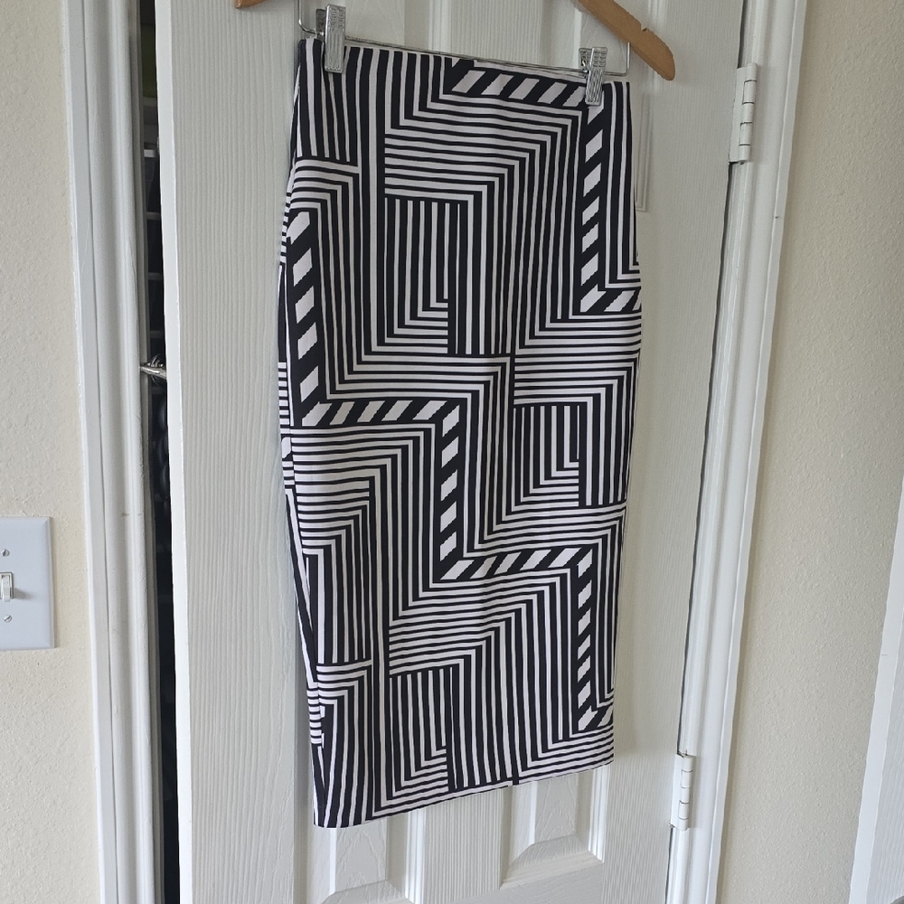 XOXO Monochrome Maze Pencil Skirt